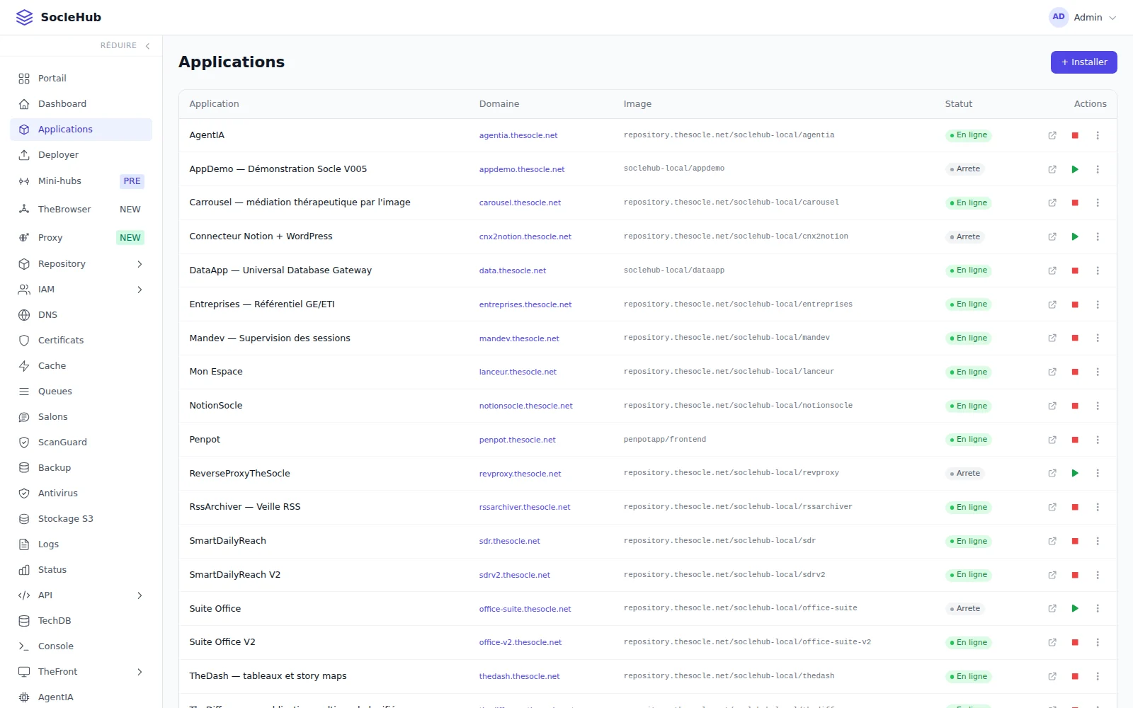 L'écran des applications du Hub : installer, mettre à jour, arrêter.